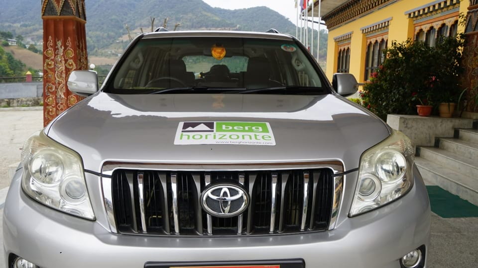 bhutan-fahrzeug-berghorizonte.jpg