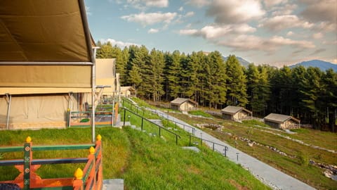 gangtey-tent-resort-comfort-camp-bumthang-09.jpg